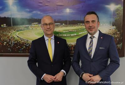 Uczestnicy konferencji prasowej dot. promocji regionu w trakcie derbów Ziemi Lubuskiej NovyHotel Falubaz Zielona Góra – ebut.pl Stal Gorzów