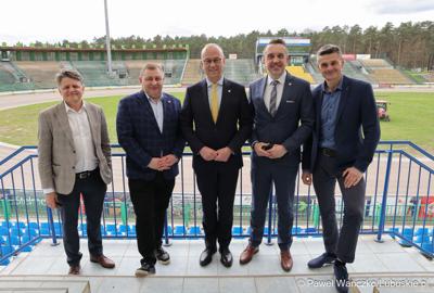 Uczestnicy konferencji prasowej dot. promocji regionu w trakcie derbów Ziemi Lubuskiej NovyHotel Falubaz Zielona Góra – ebut.pl Stal Gorzów