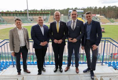 Uczestnicy konferencji prasowej dot. promocji regionu w trakcie derbów Ziemi Lubuskiej NovyHotel Falubaz Zielona Góra – ebut.pl Stal Gorzów