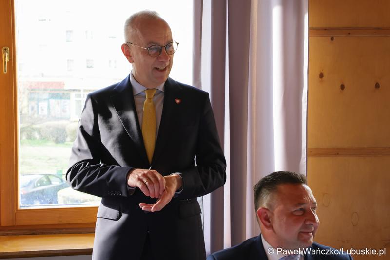 Marszałek województwa lubuskiego Marcin Jabłoński spotkał się z rzemieślnikami w siedzibie Cechu Rzemiosł Różnych i Przedsiębiorców w Międzyrzeczu.