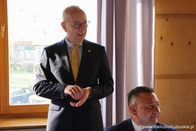 Marszałek województwa lubuskiego Marcin Jabłoński spotkał się z rzemieślnikami w siedzibie Cechu Rzemiosł Różnych i Przedsiębiorców w Międzyrzeczu. 