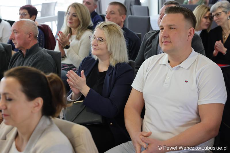 Uczestnicy spotkania marszałka woj. lubuskiego Marcina Jabłońskiego z sołtysami z terenu powiatu międzyrzeckiego
