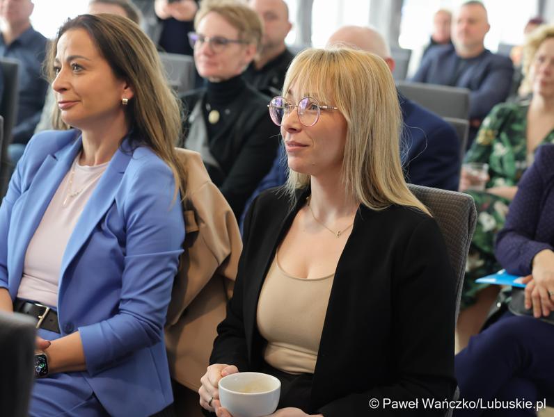 Uczestnicy spotkania marszałka woj. lubuskiego Marcina Jabłońskiego z sołtysami z terenu powiatu międzyrzeckiego