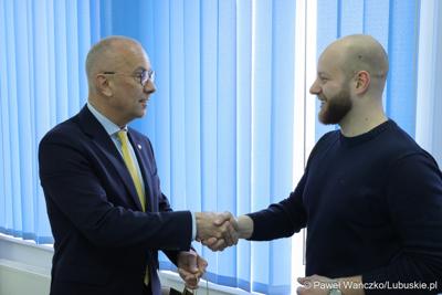 Marszałek Marcin Jabłoński spotkał się z prezesem Pogoni Świebodzin Wiktorem Skowronem
