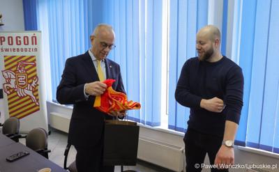 Marszałek Marcin Jabłoński spotkał się z prezesem Pogoni Świebodzin Wiktorem Skowronem
