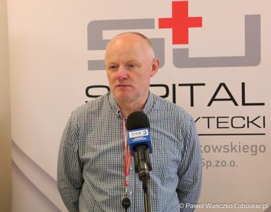 Uczestnik konferencji prasowej w Szpitalu Uniwersyteckim w Zielonej Górze