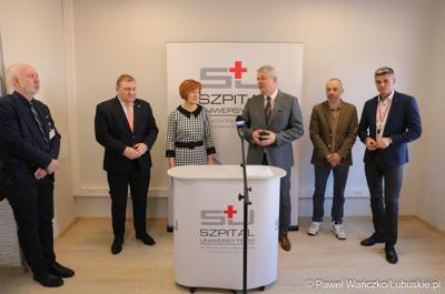 Uczestnicy konferencji prasowej w Szpitalu Uniwersyteckim w Zielonej Górze
