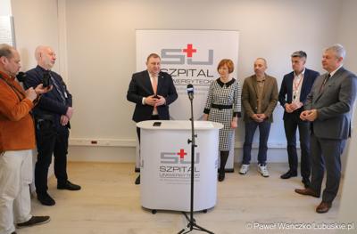 Uczestnicy konferencji prasowej w Szpitalu Uniwersyteckim w Zielonej Górze