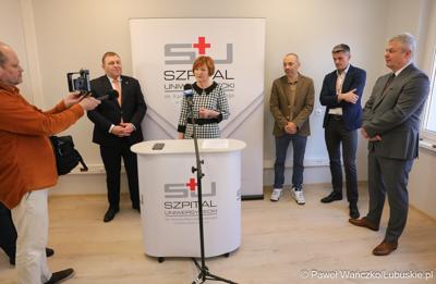Uczestnicy konferencji prasowej w Szpitalu Uniwersyteckim w Zielonej Górze