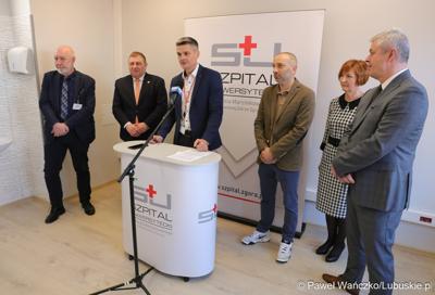 Uczestnicy konferencji prasowej w Szpitalu Uniwersyteckim w Zielonej Górze
