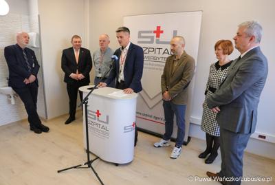 Uczestnicy konferencji prasowej w Szpitalu Uniwersyteckim w Zielonej Górze