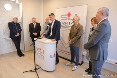 Uczestnicy konferencji prasowej w Szpitalu Uniwersyteckim w Zielonej Górze