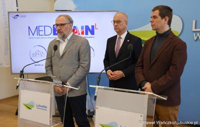 Uczestnicy konferencji prasowej dot. lubuskiego projektu wsparcia diagnostyki i medycyny systemami Sztucznej Inteligencji - MedBrain L 