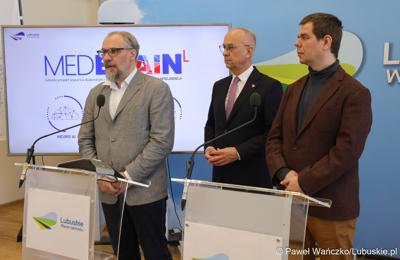 Uczestnicy konferencji prasowej dot. lubuskiego projektu wsparcia diagnostyki i medycyny systemami Sztucznej Inteligencji - MedBrain L 