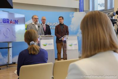 Uczestnicy konferencji prasowej dot. lubuskiego projektu wsparcia diagnostyki i medycyny systemami Sztucznej Inteligencji - MedBrain L 