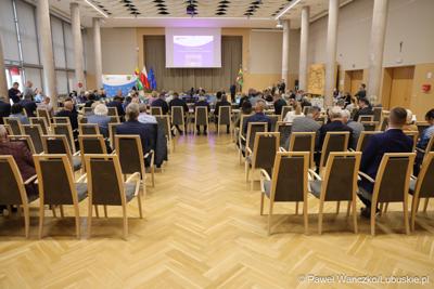 Podczas LXIII zwyczajnej sesji VI kadencji Sejmiku Województwa Lubuskiego marszałek Marcin Jabłoński oraz przewodniczący Sejmiku Wacław Maciuszonek wręczyli „Odznaki Honorowe za Zasługi dla Województwa Lubuskiego”.
