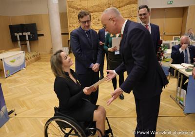 Podczas LXIII zwyczajnej sesji VI kadencji Sejmiku Województwa Lubuskiego Kamila Kubas otrzymała Odznakę Honorową za Zasługi dla Województwa Lubuskiego
