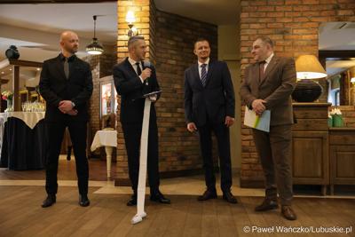 Dyr Zarządu Dróg Wojewódzkich w Zielonej Górze Paweł Tonder przemawia podczas jubileuszu 25-lecia działalności Zarządu Dróg Wojewódzkich w Zielonej Górze 