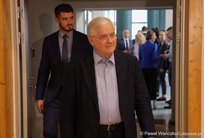 Uczestnicy obchodów 20. rocznicy wstąpienia Polski do Unii Europejskiej w Słubicach