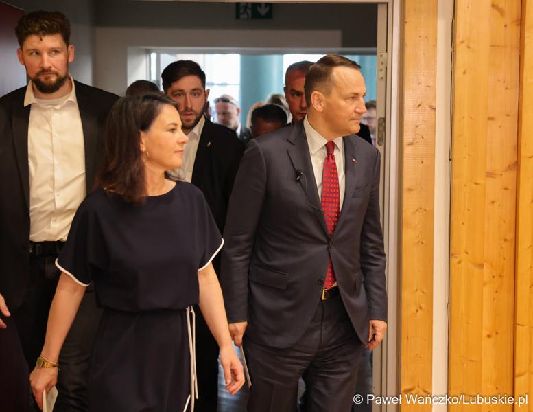 Ministrowie spraw zagranicznych Polski i Niemiec: Radosław Sikorski oraz Annalena Baerbock