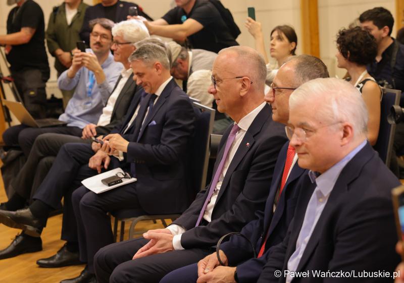 Uczestnicy obchodów 20. rocznicy wstąpienia Polski do Unii Europejskiej w Słubicach