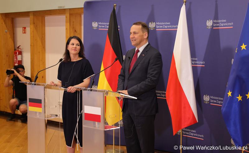 Ministrowie spraw zagranicznych Polski i Niemiec: Radosław Sikorski oraz Annalena Baerbock podczas konferencji prasowej