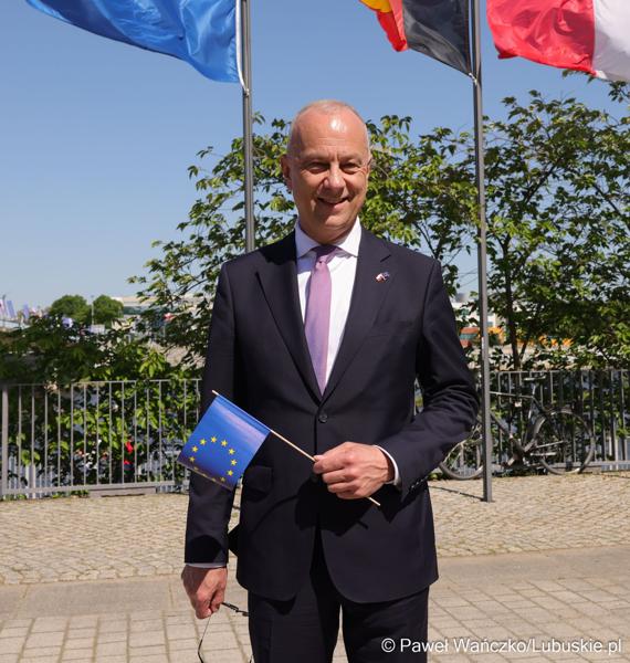 Marszałek Województwa Lubuskiego Marcin Jabłoński podczas obchodów 20. rocznicy wstąpienia Polski do Unii Europejskiej