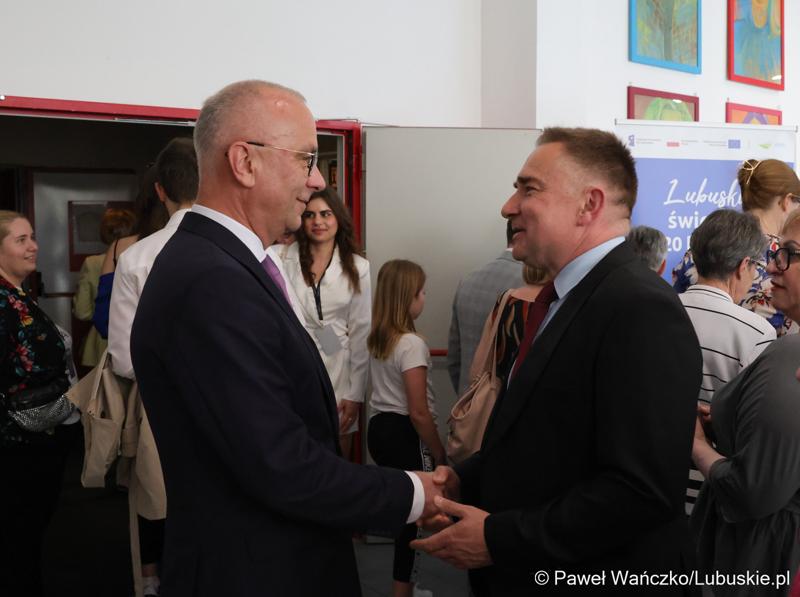 Uczestnicy obchodów 20. rocznicy wstąpienia Polski do Unii Europejskiej w Słubicach