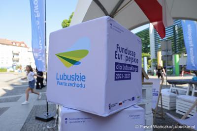 Uczestnicy obchodów 20. rocznicy wstąpienia Polski do Unii Europejskiej w Słubicach