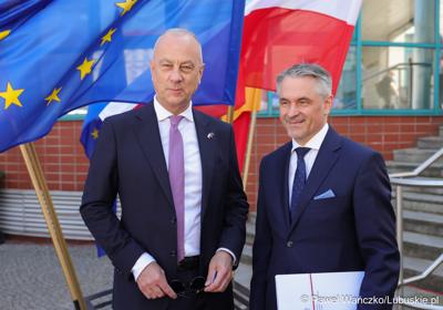 Uczestnicy obchodów 20. rocznicy wstąpienia Polski do Unii Europejskiej w Słubicach