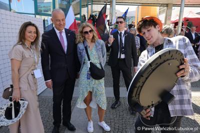 Uczestnicy obchodów 20. rocznicy wstąpienia Polski do Unii Europejskiej w Słubicach