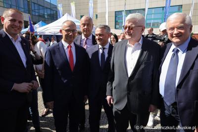 Uczestnicy obchodów 20. rocznicy wstąpienia Polski do Unii Europejskiej w Słubicach
