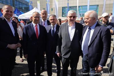 Uczestnicy obchodów 20. rocznicy wstąpienia Polski do Unii Europejskiej w Słubicach