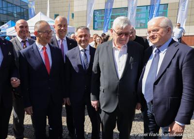 Uczestnicy obchodów 20. rocznicy wstąpienia Polski do Unii Europejskiej w Słubicach