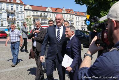 Uczestnicy obchodów 20. rocznicy wstąpienia Polski do Unii Europejskiej w Słubicach