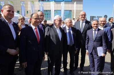 Uczestnicy obchodów 20. rocznicy wstąpienia Polski do Unii Europejskiej w Słubicach