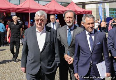 Uczestnicy obchodów 20. rocznicy wstąpienia Polski do Unii Europejskiej w Słubicach