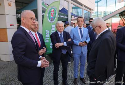 Uczestnicy obchodów 20. rocznicy wstąpienia Polski do Unii Europejskiej w Słubicach