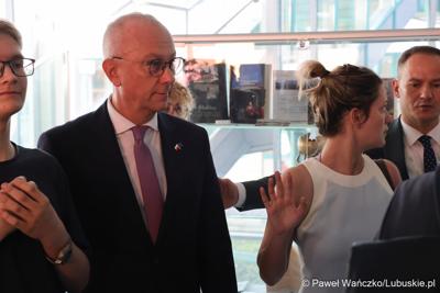 Marszałek Marcin Jabłoński podczas obchodów 20. rocznicy wstąpienia Polski do Unii Europejskiej w Słubicach