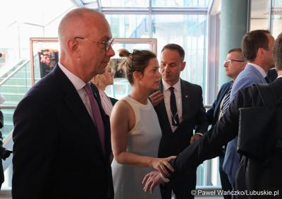 Marszałek Marcin Jabłoński podczas obchodów 20. rocznicy wstąpienia Polski do Unii Europejskiej w Słubicach