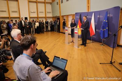 Ministrowie spraw zagranicznych Polski i Niemiec: Radosław Sikorski oraz Annalena Baerbock podczas konferencji prasowej 