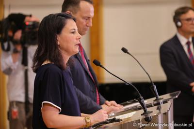 Ministrowie spraw zagranicznych Polski i Niemiec: Radosław Sikorski oraz Annalena Baerbock podczas konferencji prasowej 