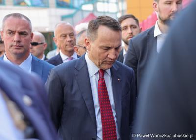 Uczestnicy obchodów 20. rocznicy wstąpienia Polski do Unii Europejskiej w Słubicach