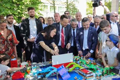 Uczestnicy obchodów 20. rocznicy wstąpienia Polski do Unii Europejskiej w Słubicach
