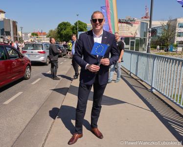 Wicemarszałek Województwa Lubuskiego Łukasz Porycki podczas obchodów 20. rocznicy wstąpienia Polski do Unii Europejskiej w Słubicach