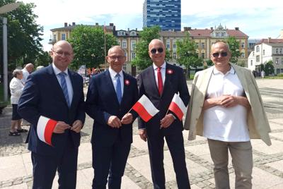 O wspólnocie, wspólnych wartościach, dążeniu do wolności i równości była mowa podczas piątkowych (3 maja 2024 r.) wojewódzkich obchodów rocznicy uchwalenia Konstytucji 3 Maja na placu Grunwaldzkim w Gorzowie