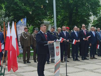 O wspólnocie, wspólnych wartościach, dążeniu do wolności i równości była mowa podczas piątkowych (3 maja 2024 r.) wojewódzkich obchodów rocznicy uchwalenia Konstytucji 3 Maja na placu Grunwaldzkim w Gorzowie