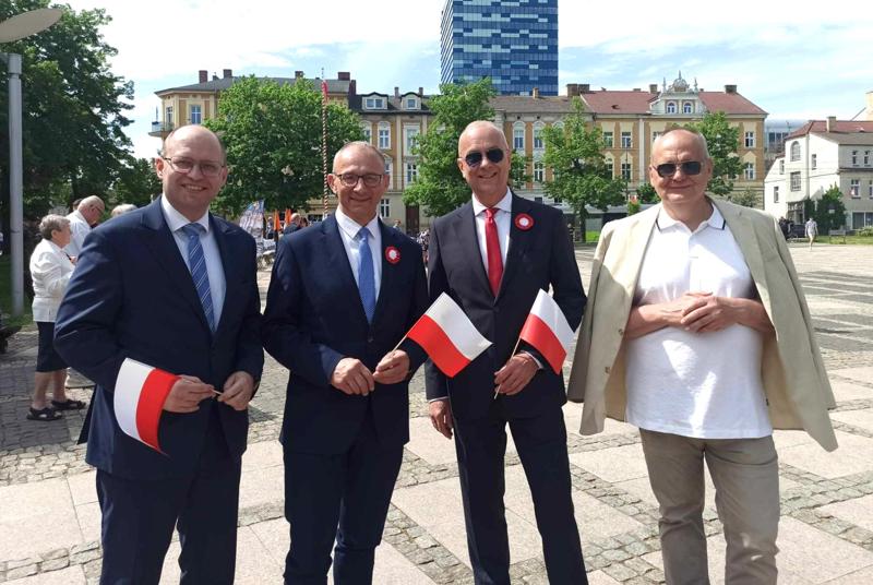 O wspólnocie, wspólnych wartościach, dążeniu do wolności i równości była mowa podczas piątkowych (3 maja 2024 r.) wojewódzkich obchodów rocznicy uchwalenia Konstytucji 3 Maja na placu Grunwaldzkim w Gorzowie