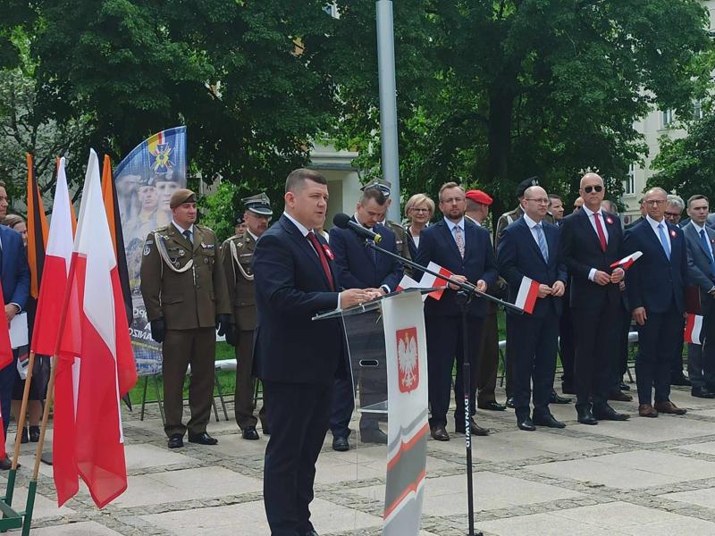 O wspólnocie, wspólnych wartościach, dążeniu do wolności i równości była mowa podczas piątkowych (3 maja 2024 r.) wojewódzkich obchodów rocznicy uchwalenia Konstytucji 3 Maja na placu Grunwaldzkim w Gorzowie