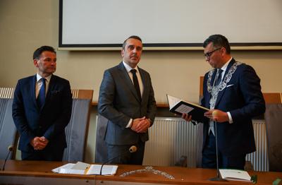 Uroczysta Sesja Rady Miasta w Rektoracie Uniwersytetu Zielonogórskiego, podczas której zaprzysiężony został prezydent Zielonej Góry Marcin Pabierowski.